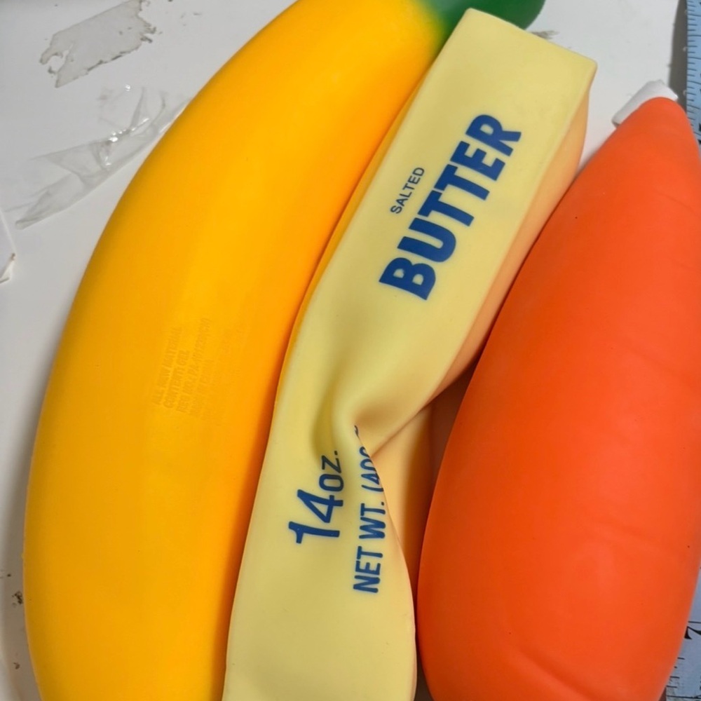 banana, butter and carrot squishies!!


Lot of 3